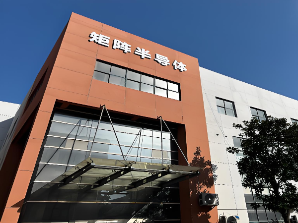 昆山新恒邦门业助力矩阵光电新建厂房，抗风卷帘门顺利交付